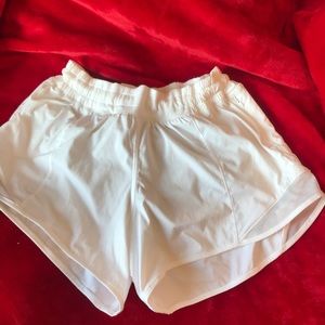 lulu hotty hot shorts 4” size 6 NWOT
